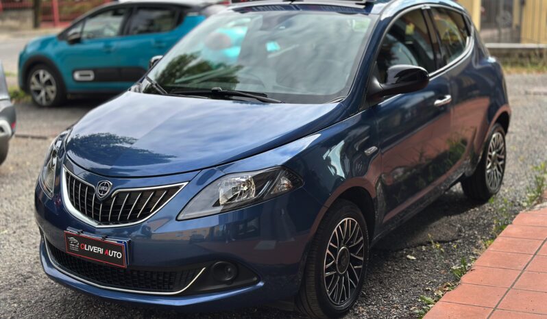Lancia Ypsilon Platino Hybrid pieno