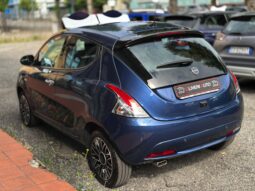 Lancia Ypsilon Platino Hybrid pieno