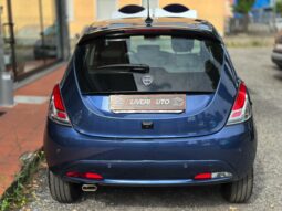 Lancia Ypsilon Platino Hybrid pieno