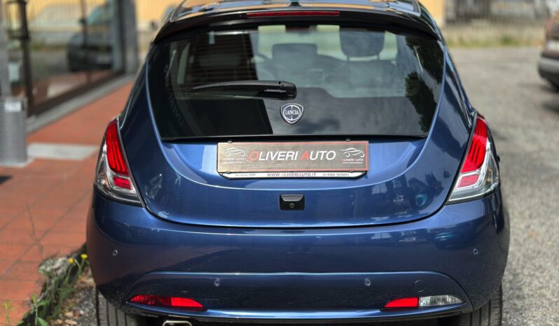 Lancia Ypsilon Platino Hybrid pieno