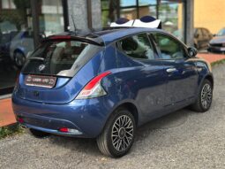 Lancia Ypsilon Platino Hybrid pieno