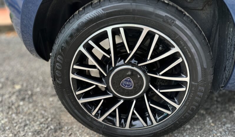 Lancia Ypsilon Platino Hybrid pieno