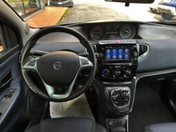 Lancia Ypsilon Platino Hybrid pieno