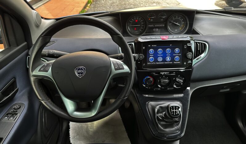 Lancia Ypsilon Platino Hybrid pieno