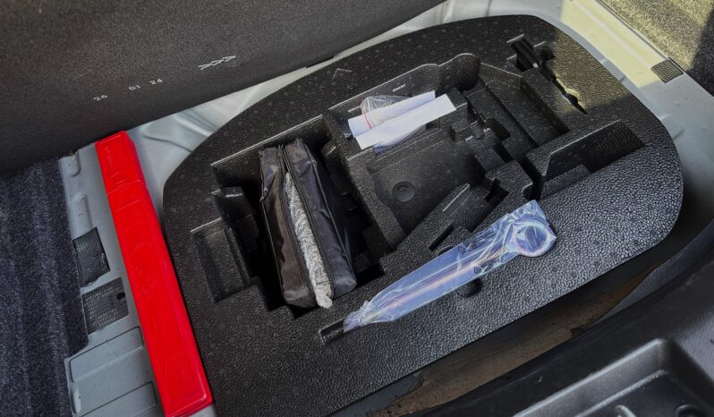 Lancia Ypsilon Hybrid Silver pieno