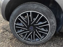 Lancia Ypsilon Hybrid Silver pieno