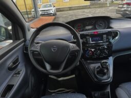 Lancia Ypsilon Hybrid Silver pieno