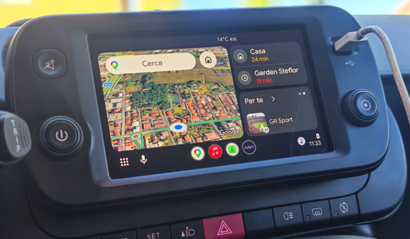 Fiat Panda Hybrid City Cross pieno