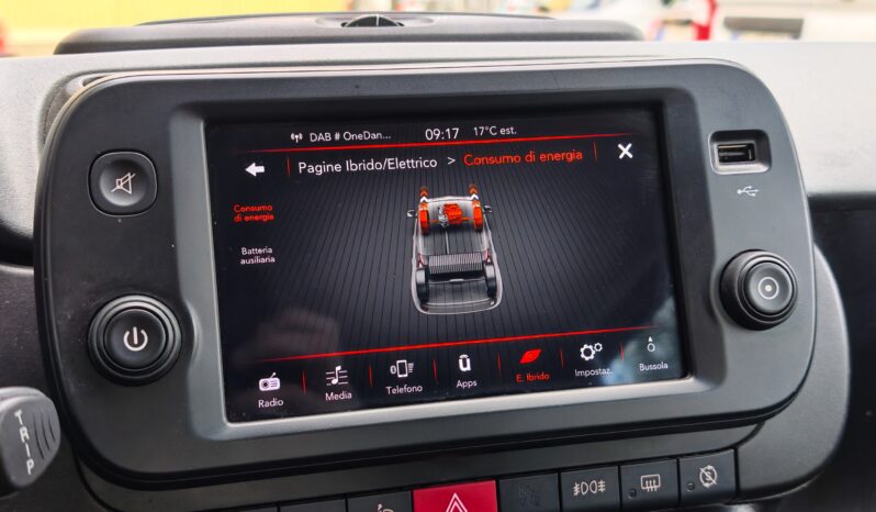 Fiat Panda Hybrid City Cross pieno