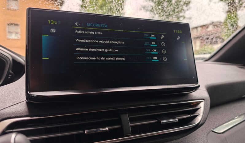 Peugeot 3008 Hybrid4 Plug-in 300cv pieno